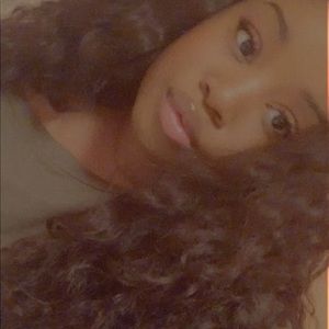 Meet your Posher, Aneisha